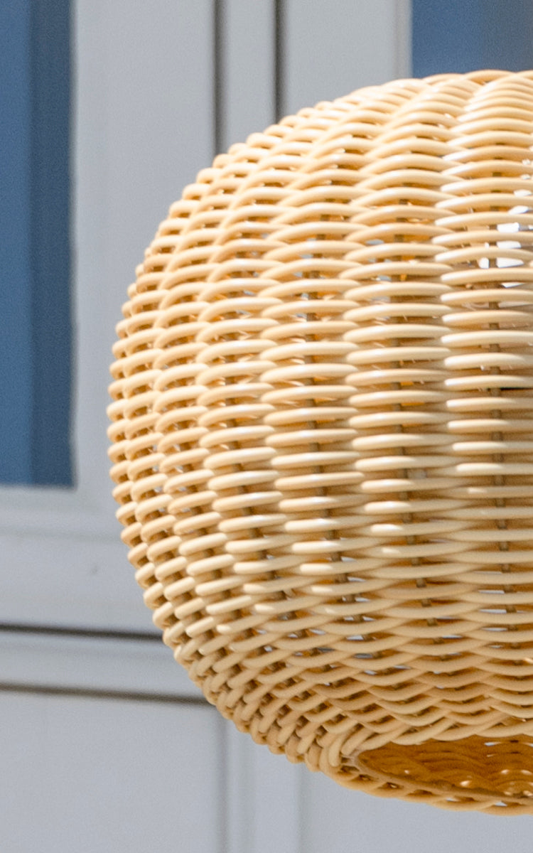 This is a close-up image of Tangelo Exterior Lampshade Ø24 cm | Extra Small in natural core weave artfibre & aluminium.