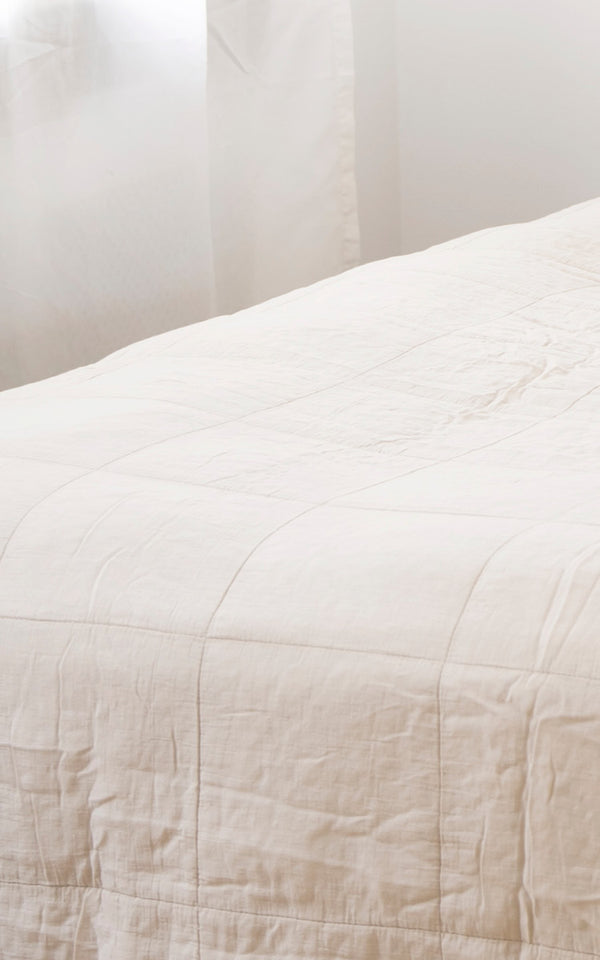 This is a close-up image of CTE058LA Bedspread in latte Cotton.