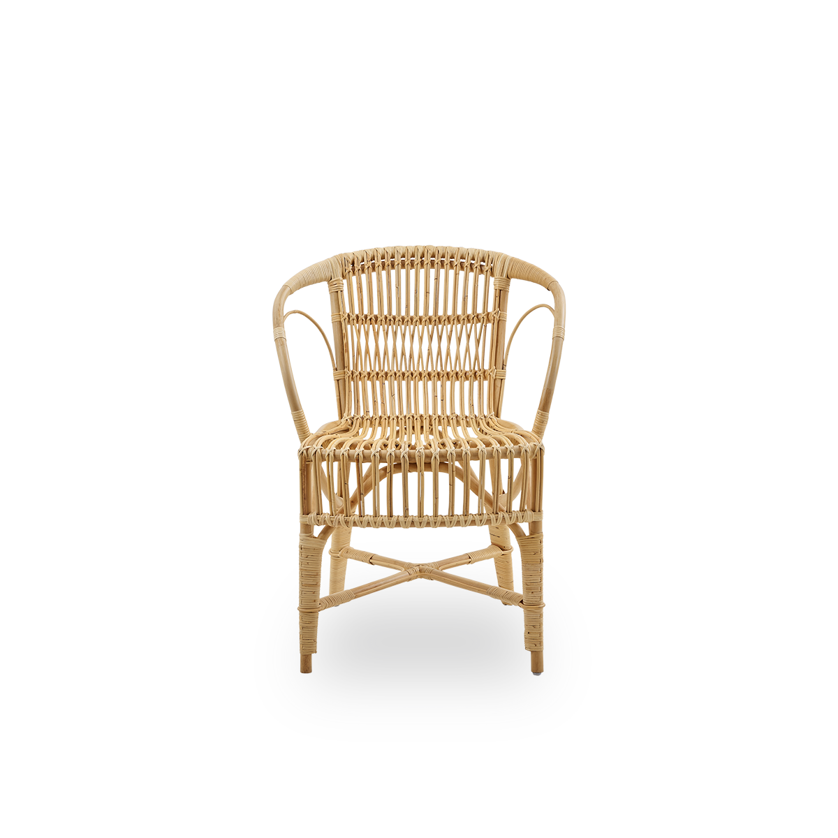Front view of the Robert dining chair in natural color designed by Robert W.
Elegant wicker chair handcrafted from high-quality Indonesian rattan.