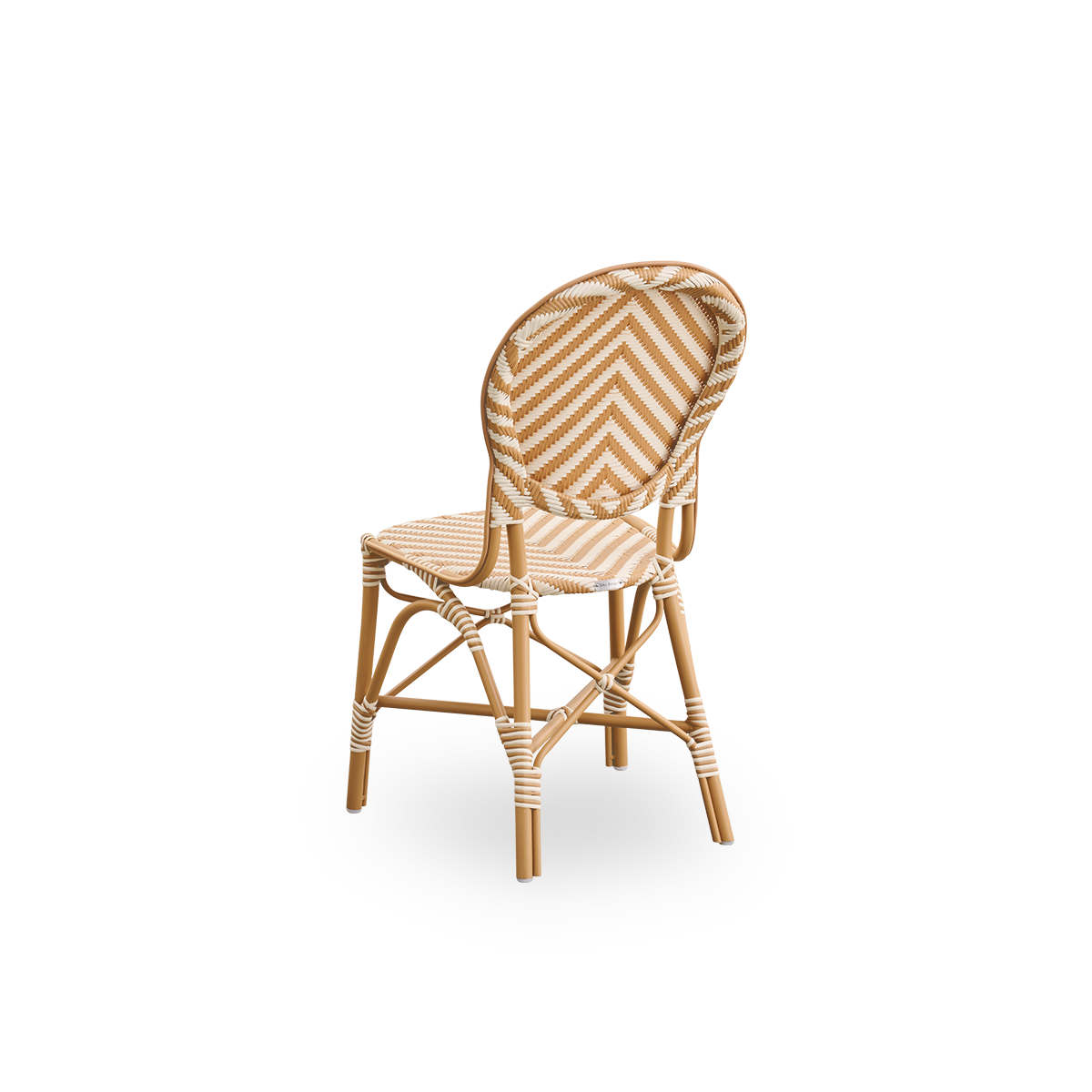 Back side view of the Isabell outdoor dining chair.
Almond-colored aluminum frame with seat and backrest made in ArtFibre in an ivory and honey-colored herringbone pattern.