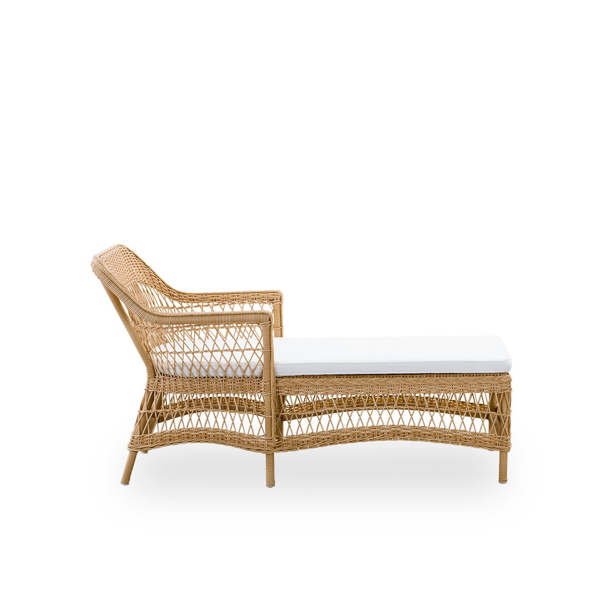 Plain side view of Olivia outdoor chaiselounge in Natural color. Aluminium frame fully woven with ArtFibre. Romantic look inspired by British colonial style.