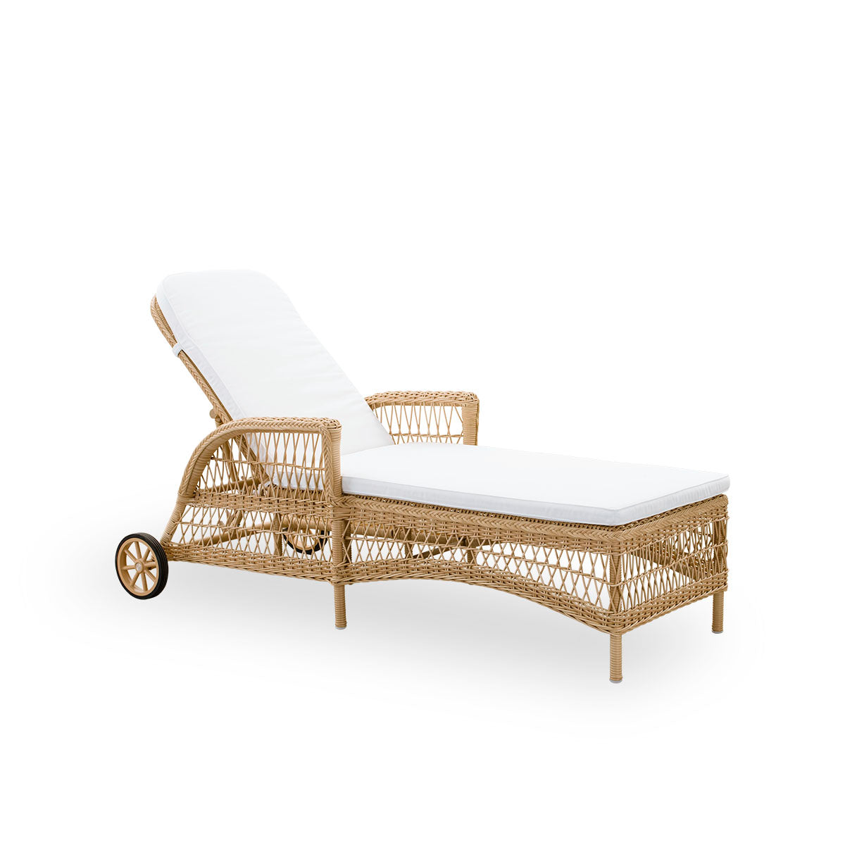 Side view of the Daisy sunbed in natural color. Fully woven sunbed with adjustable backrest and wheels, inspired by British colonial style. Aluminum frame woven with ArtFibre.