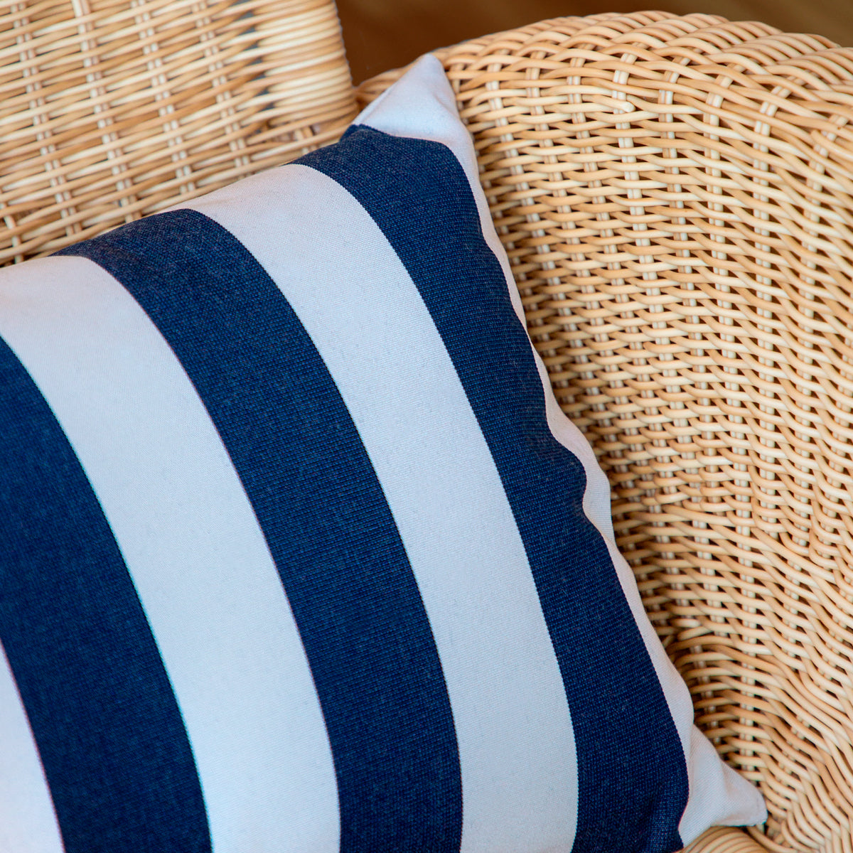 50X50 Exterior cushion | A681 Navy &amp; White