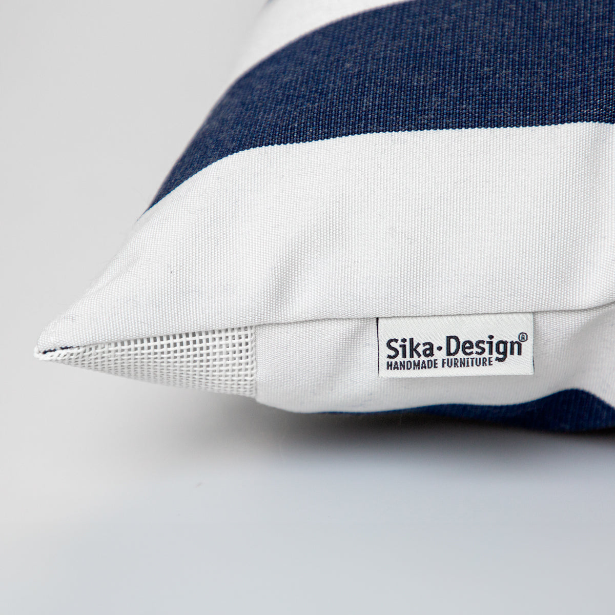 50X50 Exterior cushion | A681 Navy &amp; White