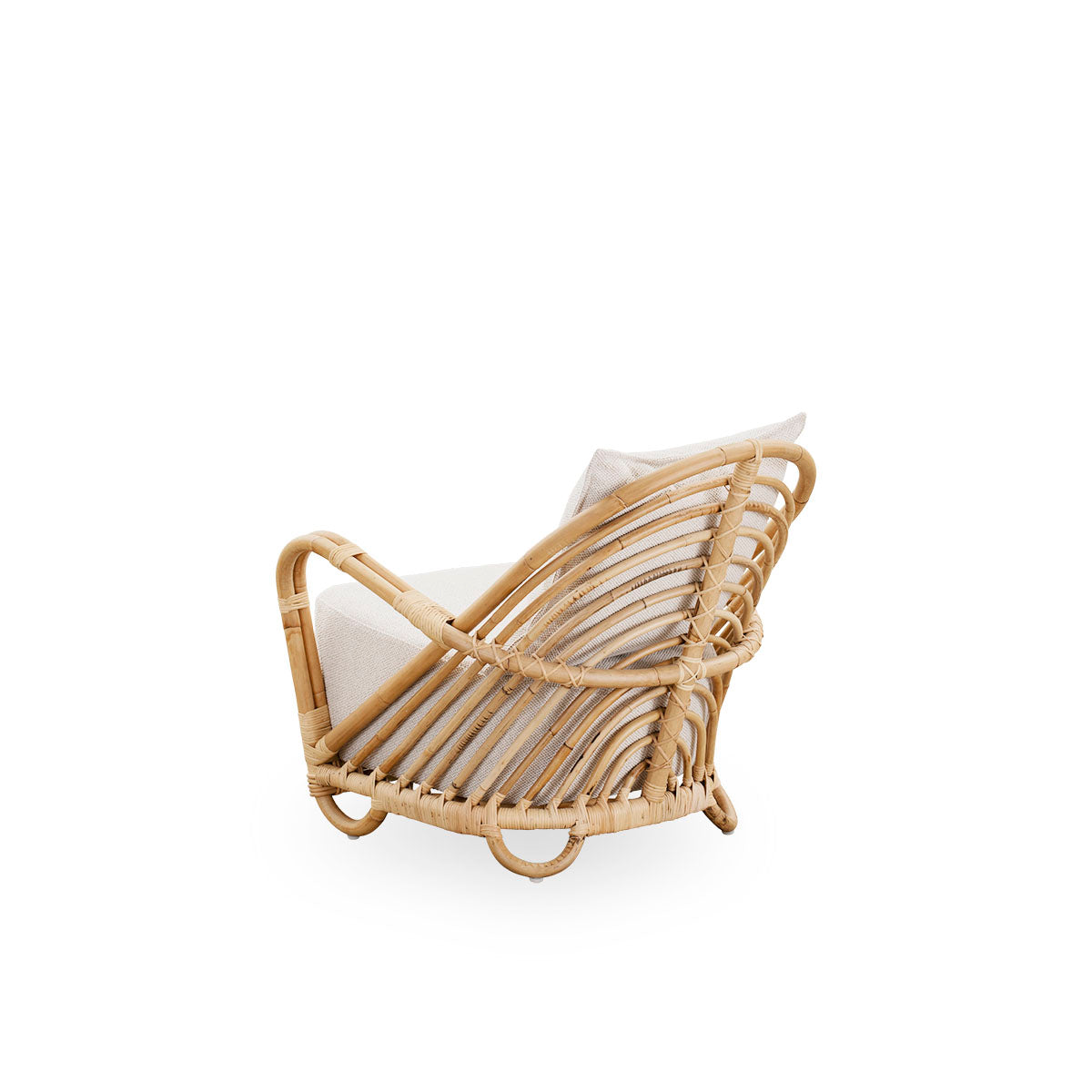 Plain back view of the Charlottenborg Lounge Chair in polished natural rattan, designed by Arne Jacobsen. The chair features a curved back and armrests integrated into the base, handcrafted from high quality Indonesian rattan.