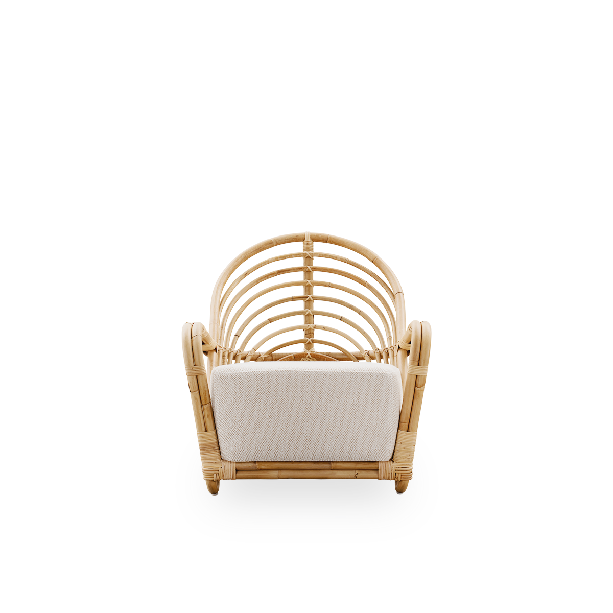 Front view of the Charlottenborg lounge chair in polished natural rattan, designed by Arne Jacobsen. The chair features a curved back and armrests integrated into the base, handcrafted from high-quality Indonesian rattan.