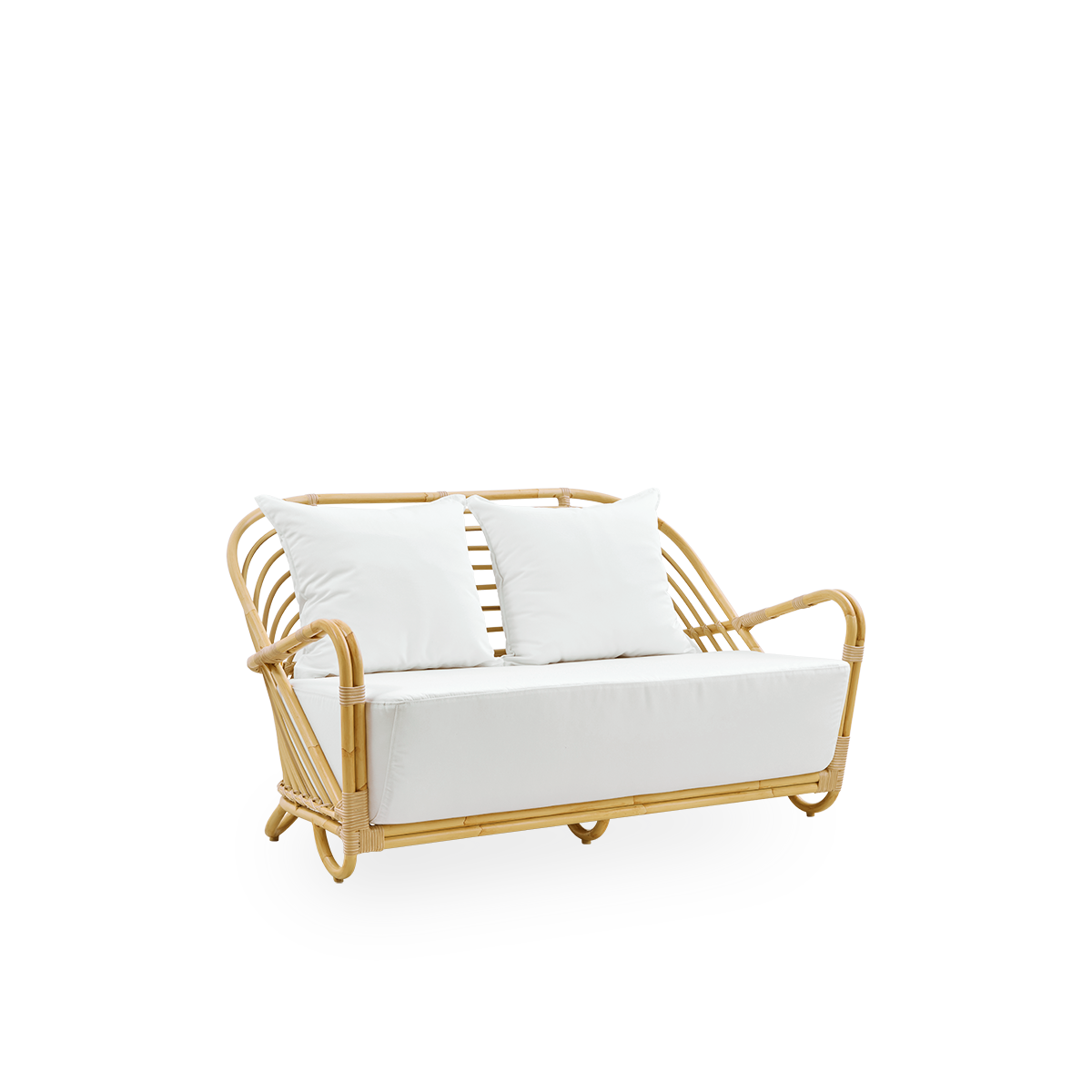 Side view of the Charlottenborg Exterior 2-seater sofa in rattan look, designed by Arne Jacobsen. The sofa features a curved back and armrests integrated into the base, handcrafted with an Alu-Rattan frame and woven ArtFibre details.