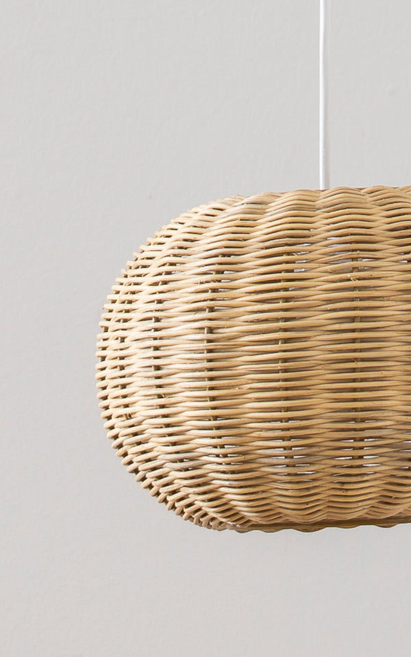 This is a close-up image of Tangelo Lampshade Ø24 cm | Extra Small in natural rattan. Detail of the rounded natural rattan pendant weave.