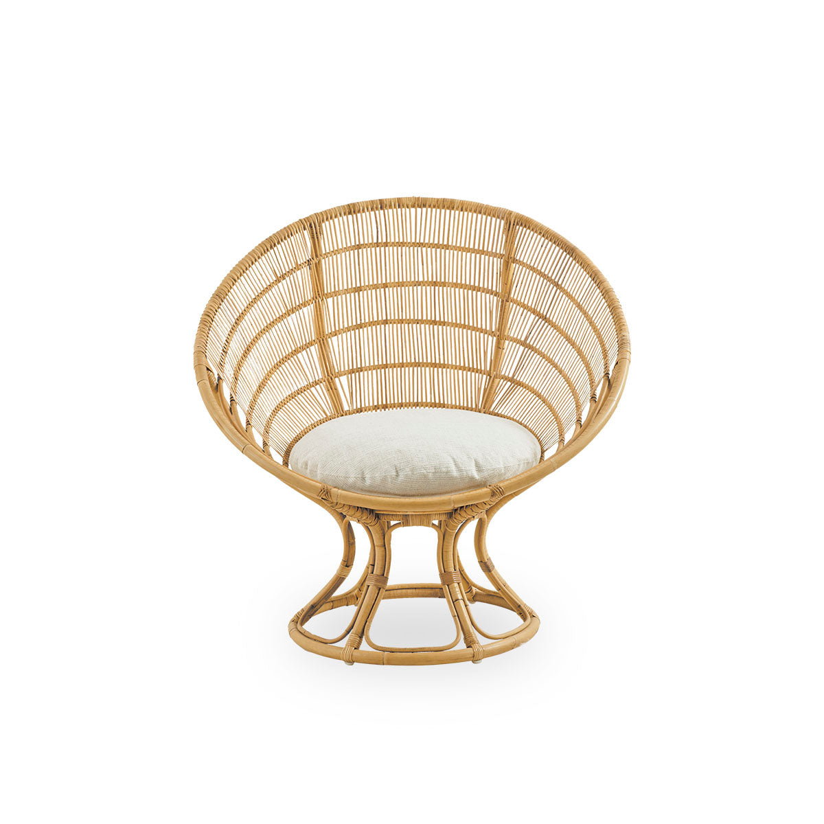 Front view of the Luna lounge chair designed by Franco Albini & Franca Helg.
Round lounge chair with seat cushion, handcrafted from high-quality rattan.
