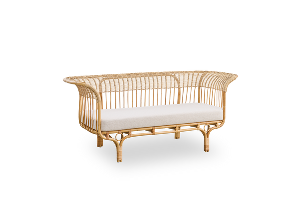Side view of Belladonna sofa in natural rattan, designed by Franco Albini and Franca Helg. The sofa has an elegant expression with thin legs and a majestic seat with many detailed windings.
