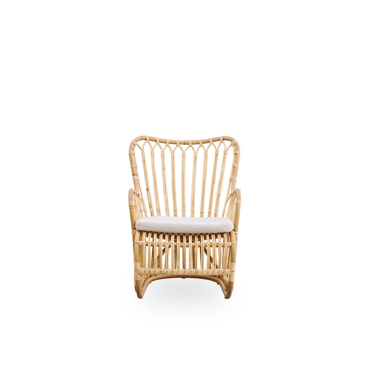 Front view of the Tulip lounge chair designed by Tove Kindt-Larsen, with soft organic lines.
Handcrafted from high-quality Indonesian rattan.