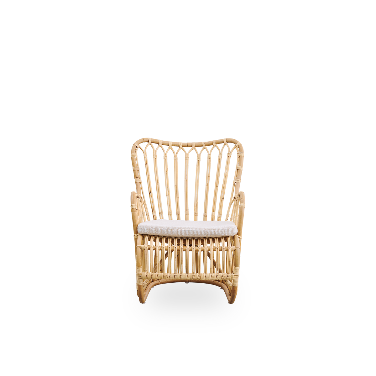 Front view of the Tulip lounge chair designed by Tove Kindt-Larsen, with soft organic lines.
Handcrafted from high-quality Indonesian rattan.
