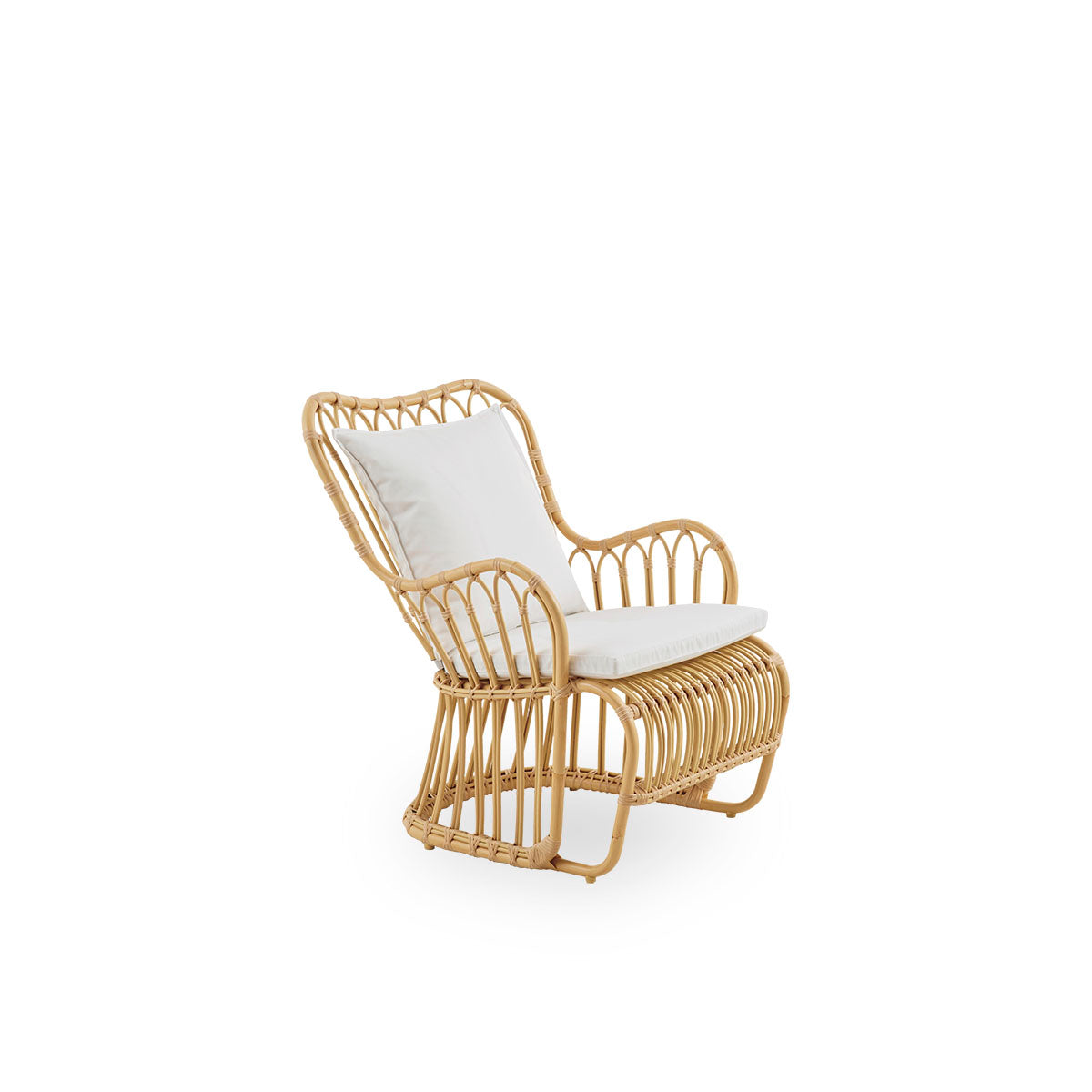 Side view of Tulip outdoor lounge chair designed by Tove Kindt-Larsen, with soft organic lines. Aluminium frame in rattan look with ArtFibre bindings.