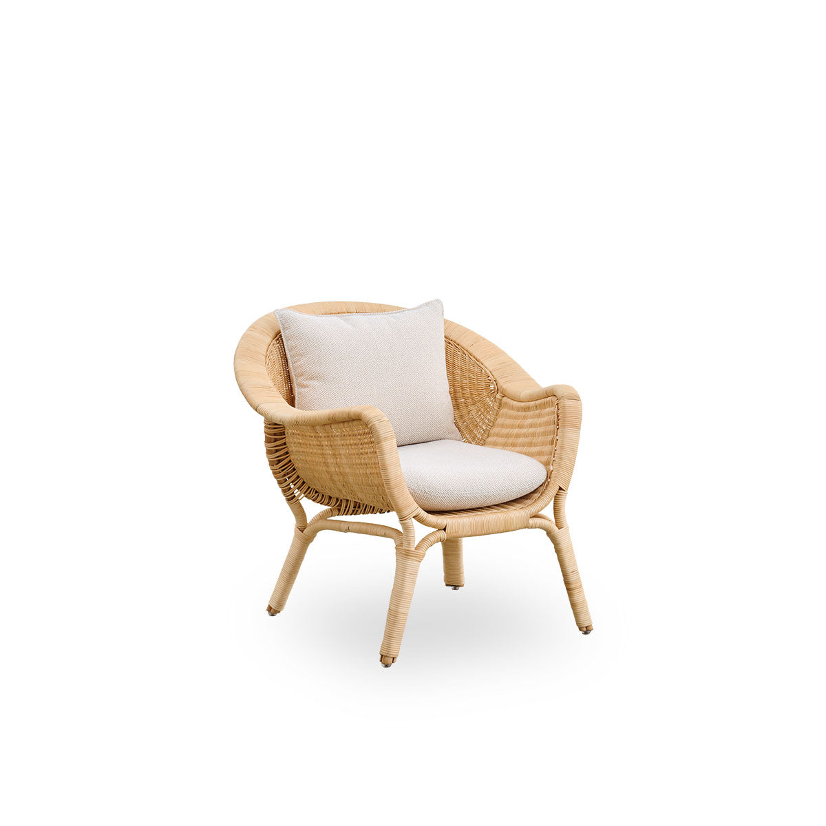 Side view of Madame Exterior lounge chair designed by Nanna & Jørgen Ditzel. Fully woven rattan lounge chair with soft, feminine shell-shaped design.