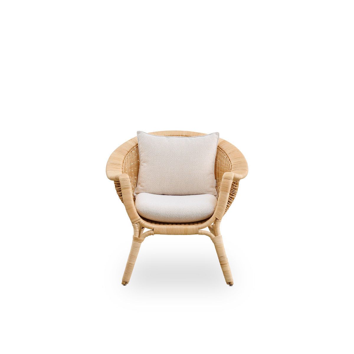 Front view of the Madame Exterior lounge chair designed by Nanna & Jørgen Ditzel.
Fully woven rattan lounge chair with a soft, feminine shell-shaped design.