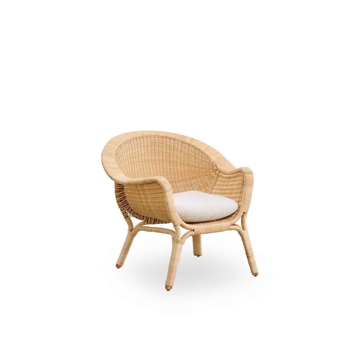 Side view of Madame Exterior lounge chair designed by Nanna & Jørgen Ditzel. Fully woven rattan lounge chair with soft, feminine shell-shaped design.