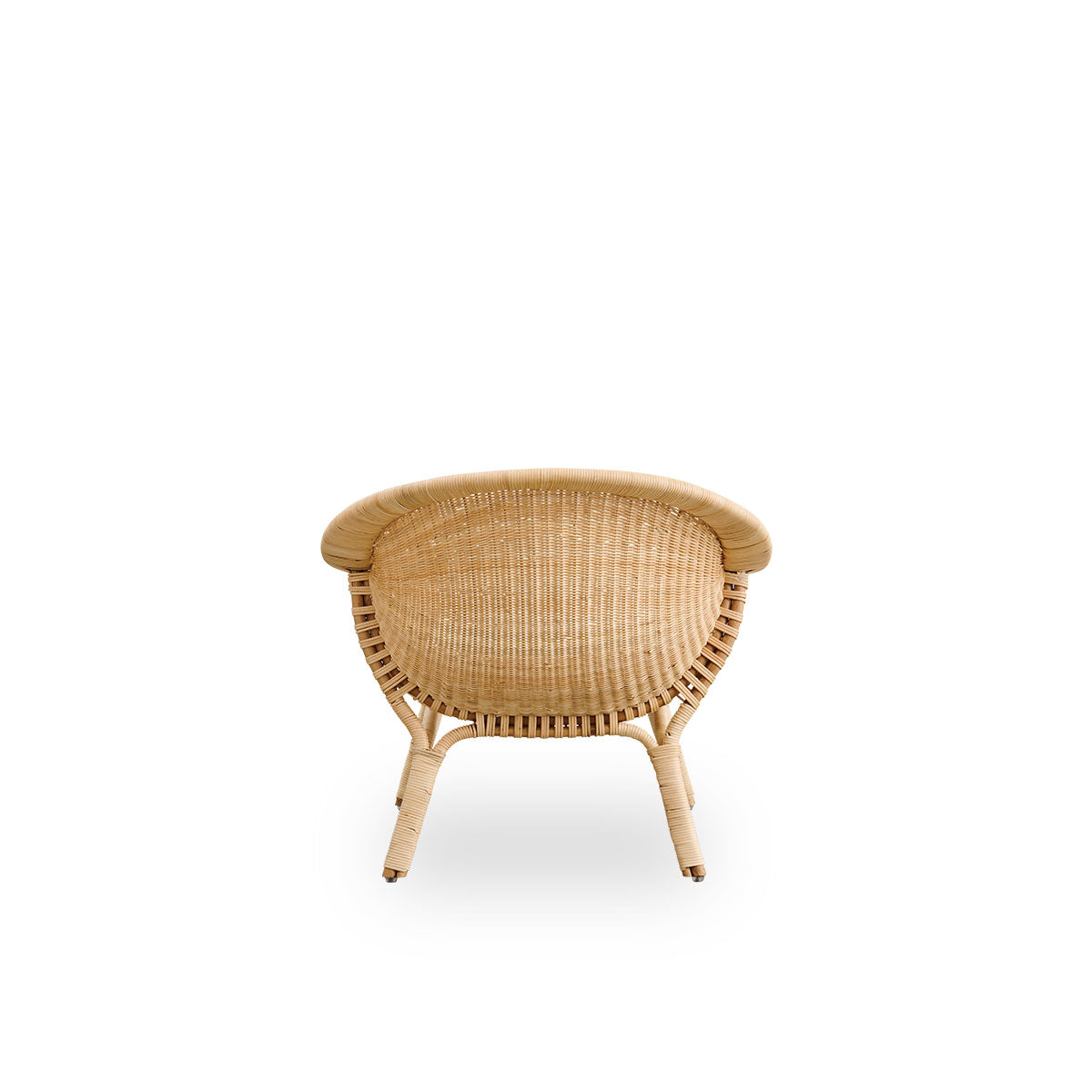 Plain back view of Madame Exterior lounge chair designed by Nanna & Jørgen Ditzel. Fully woven rattan lounge chair with soft, feminine shell-shaped design.