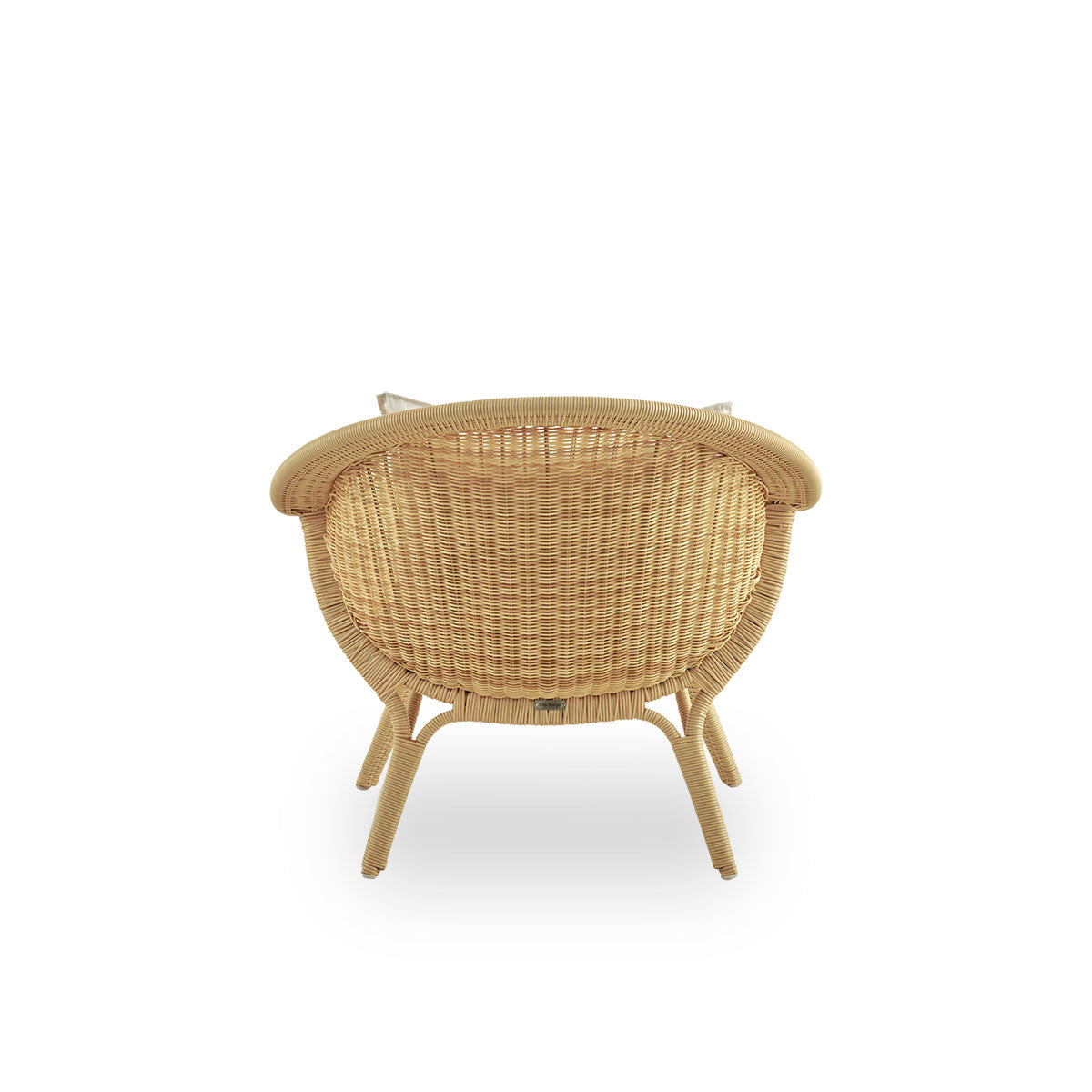 Side view of Madame Exterior lounge chair designed by Nanna & Jørgen Ditzel. Fully woven lounge chair with soft, feminine shell-shaped design. Frame made in aluminium woven with ArtFibre.