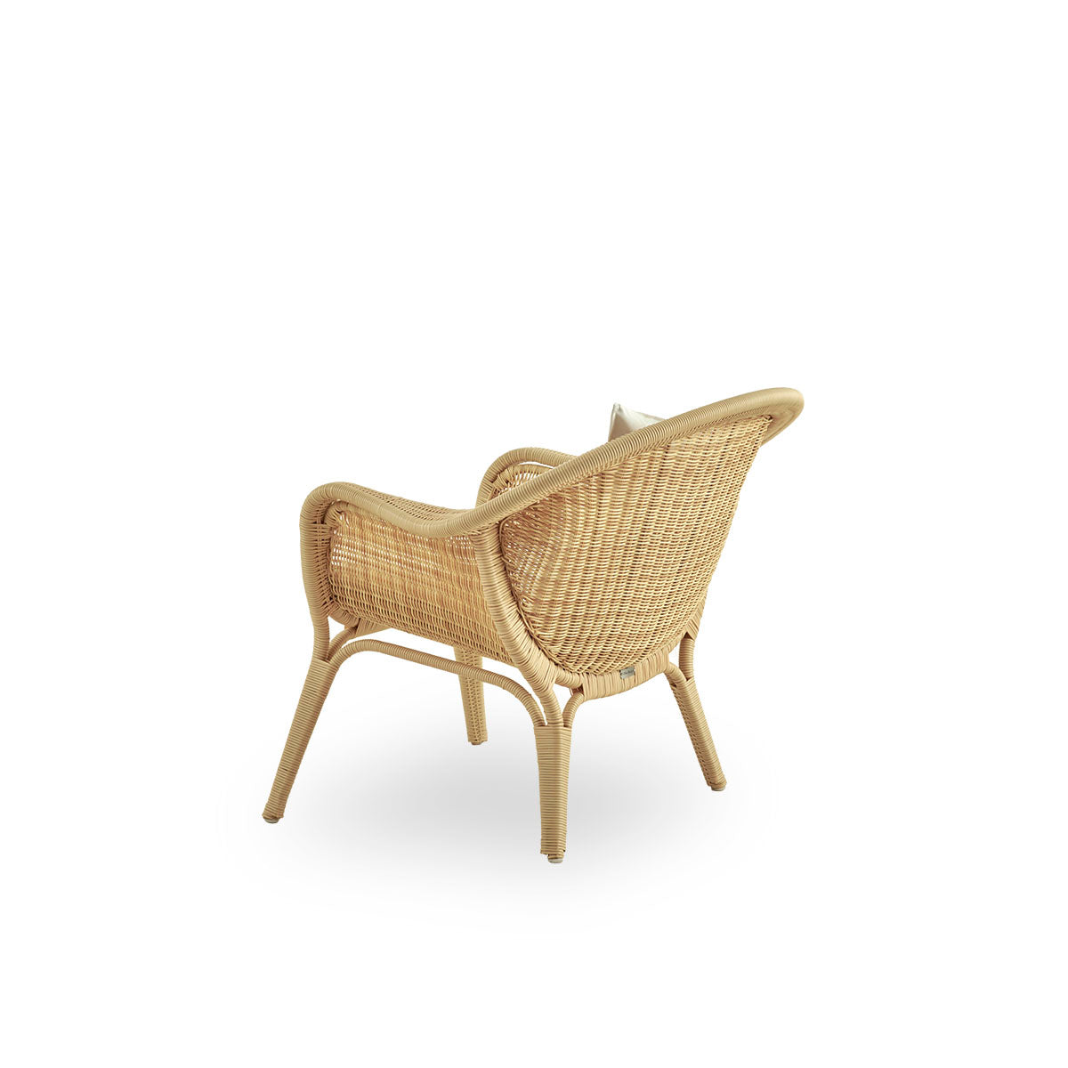 Plain back view of Madame Exterior lounge chair designed by Nanna & Jørgen Ditzel. Fully woven lounge chair with soft, feminine shell-shaped design. Frame made in aluminium woven with ArtFibre.