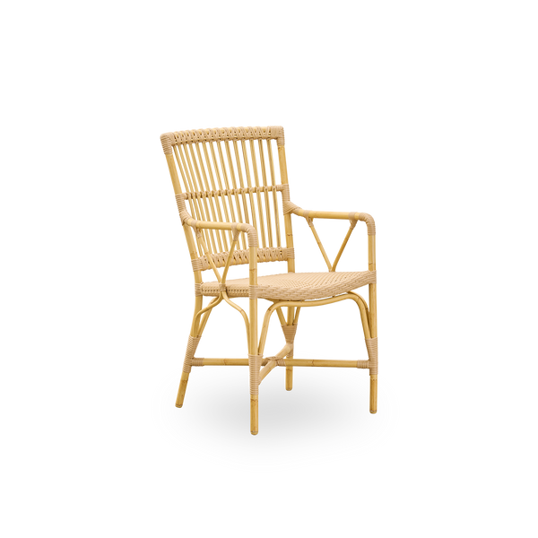 Side view of Piano outdoor armchair. Aluminium frame in natural rattan look with ArtFibre bindings. Elegant chair with high backrest and armrests. 