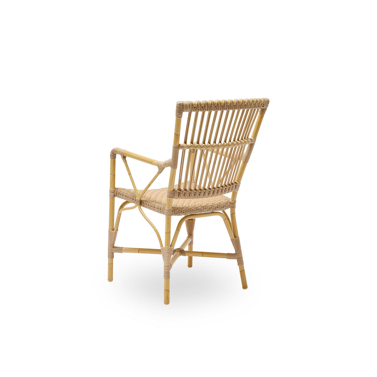 Back side view of the Piano outdoor armchair.
Aluminum frame in natural rattan look with ArtFibre bindings. Elegant chair with high backrest and armrests.