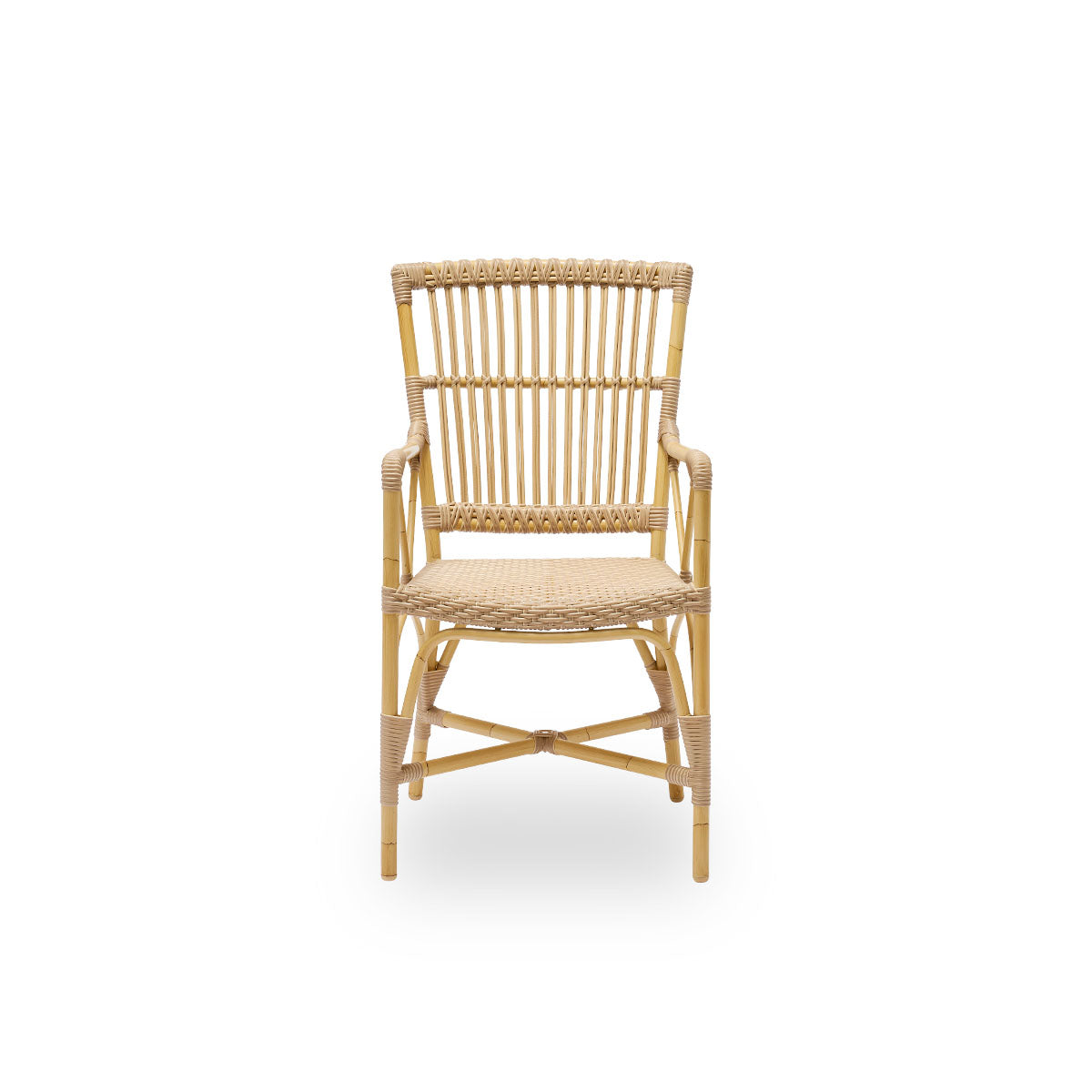 Front view of the Piano outdoor armchair.
Aluminium frame in natural rattan look with ArtFibre bindings. Elegant chair with high backrest and armrests.