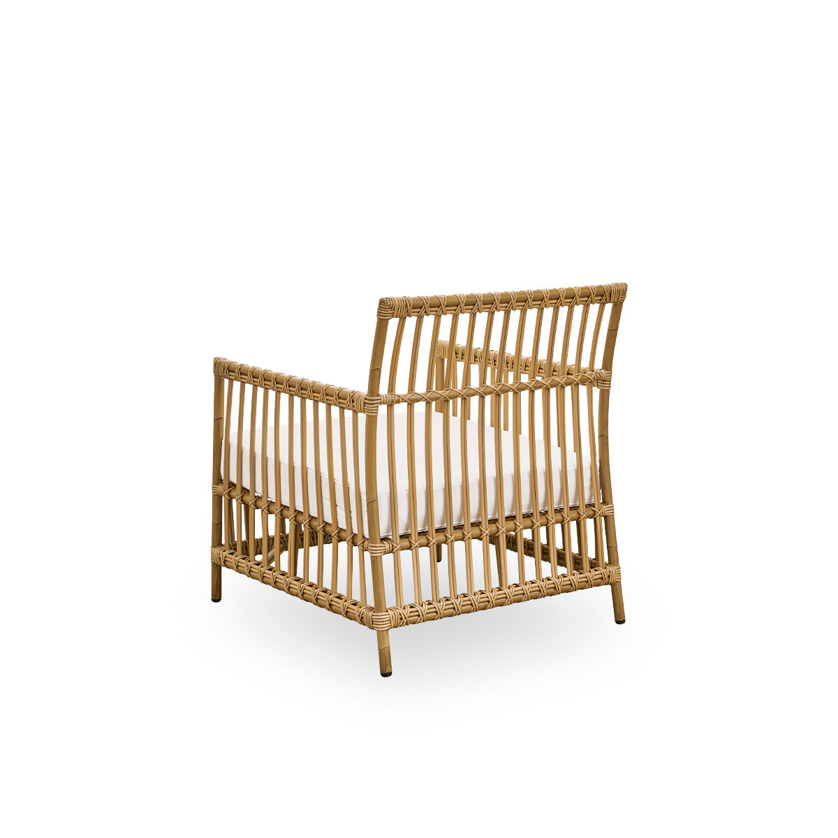 Plain back view of Caroline Exterior Lounge Chair in the color antique brown, simple and elegant Danish design. The frame of the chair is made from aluminum with elegant ArtFibre details. The design is minimalistic and elegant.