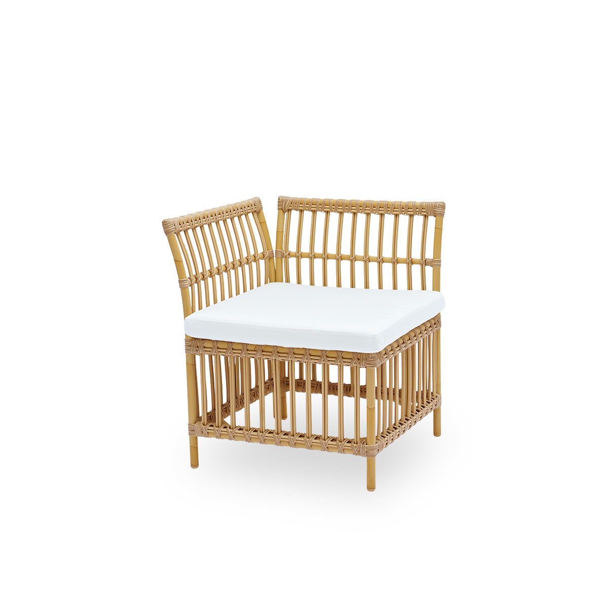 Side view of Meghan outdoor dining bench corner module. Aluminium frame in rattan look with ArtFibre windings. Seat height 45cm matching most dining chairs.