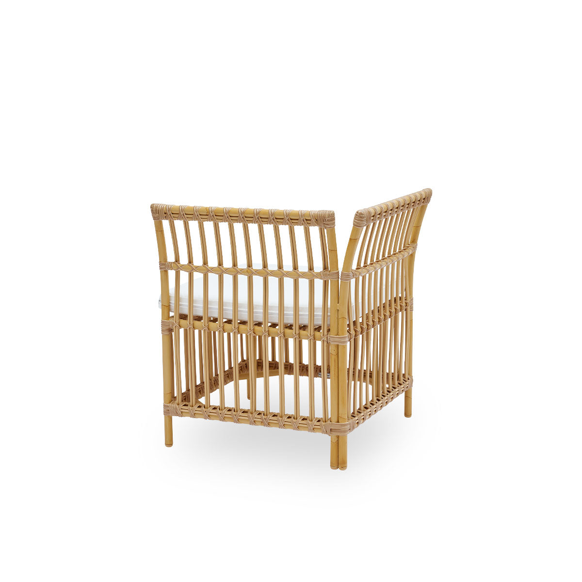 Plain back view of Meghan outdoor dining bench corner module. Aluminium frame in rattan look with ArtFibre windings. Seat height 45 cm matching most dining chairs.