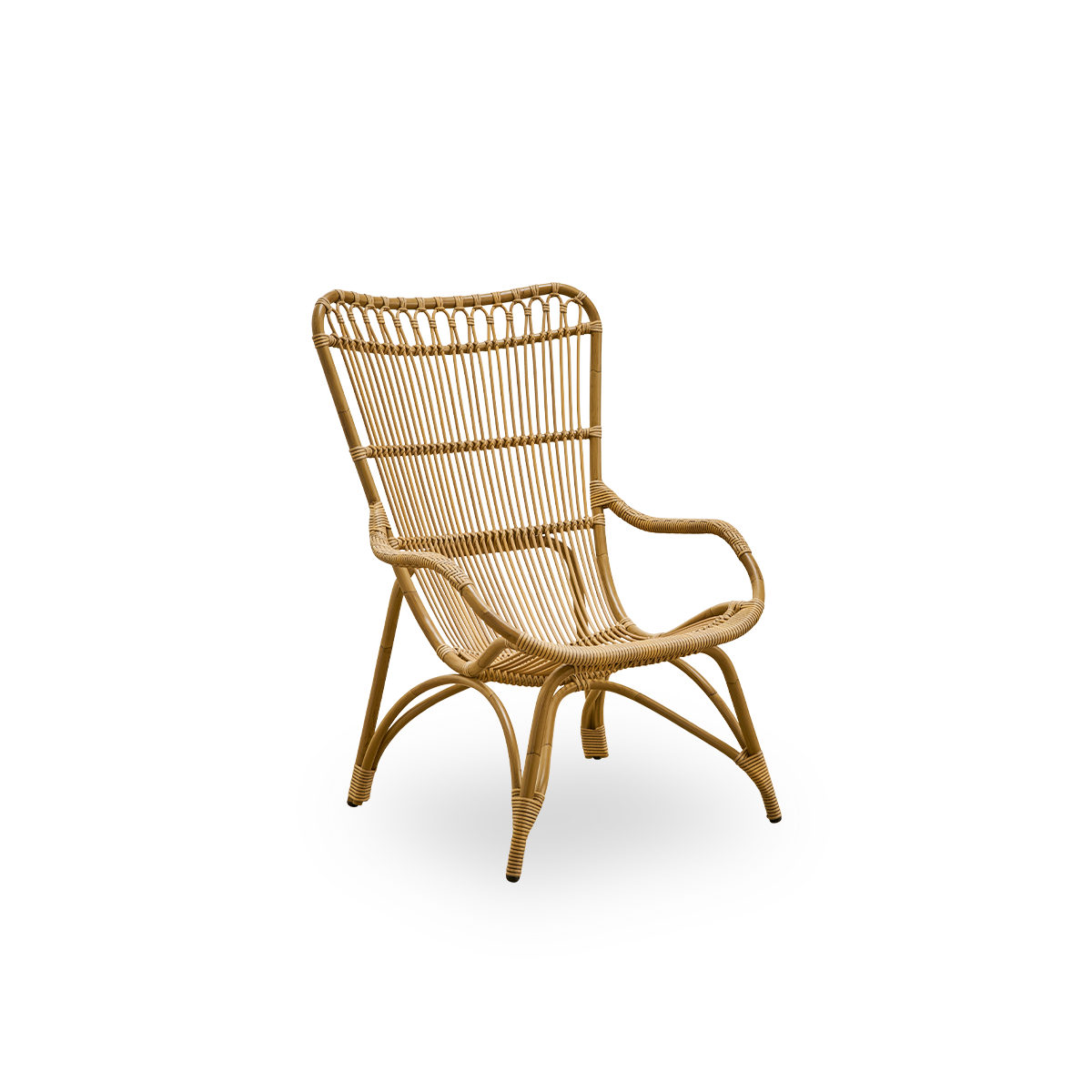 Side view of Monet outdoor lounge chair with high backrest and armrests presented in Natural color. Aluminium frame in rattan look with ArtFibre windings.