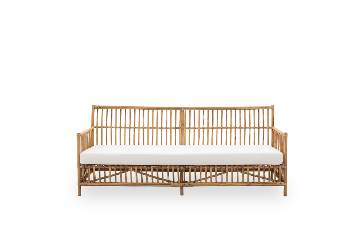 Front view of Caroline outdoor 3-seater sofa in Antique color, simple and elegant Danish design. Aluminium frame in rattan look with ArtFibre bindings.