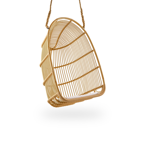 Side view of Renoir outdoor hanging chair. Soft, embracing shape fitted with rope for hanging. Aluminiumm frame in rattan look with ArtFibre bindings. 