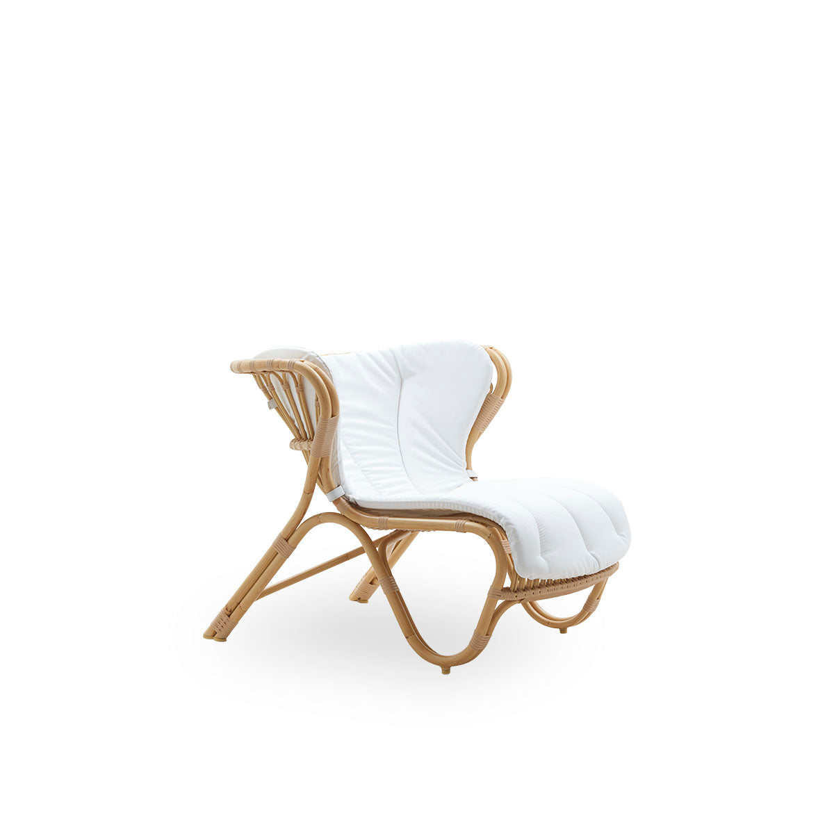 Side view of Fox Exterior lounge chair in natural rattan look, award-winning design by Viggo Boesen, low curvy lounge chair with hand-bent aluminium frame and ArtFibre windings.