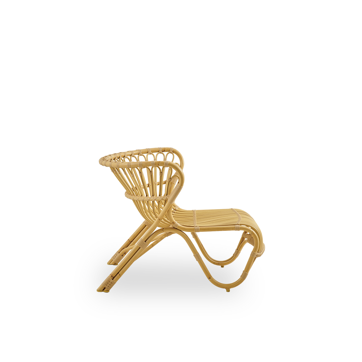 Plain side view of Fox Exterior lounge chair in natural rattan look, award-winning design by Viggo Boesen, low curvy lounge chair with hand-bent aluminium frame and ArtFibre windings.