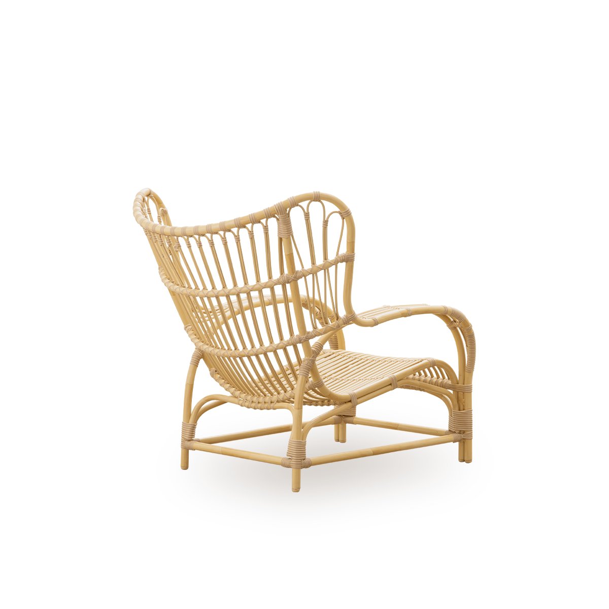 Back side view of the Teddy Exterior lounge chair designed by Viggo Boesen.
Big embracing lounge chair made from aluminum frame in rattan look with ArtFibre bindings.