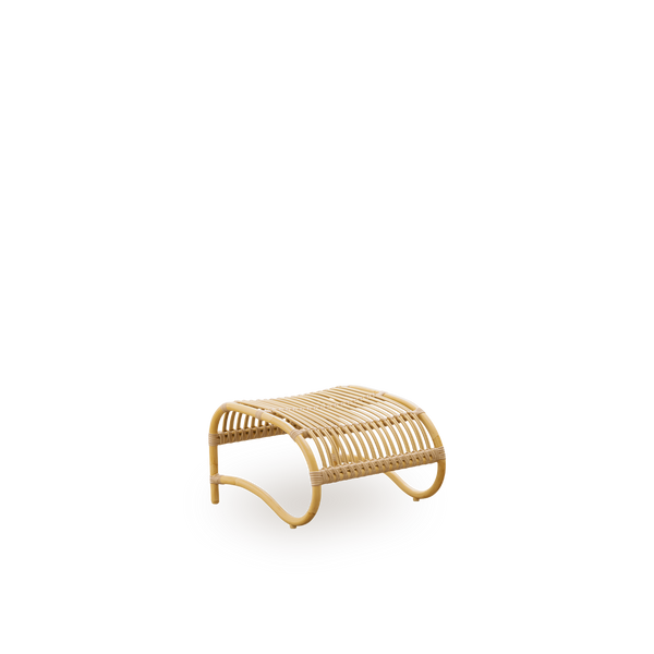 Side view of Teddy Exterior footstool designed by Viggo Boesen. Aluminium frame in rattan look with ArtFibre bindings. 